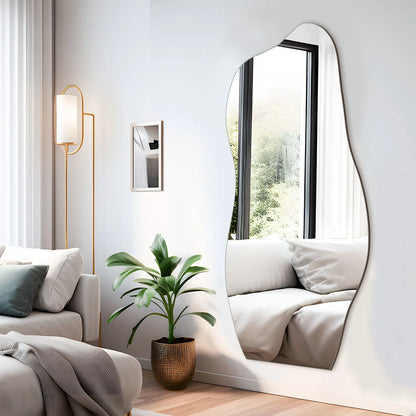 מראת גוף אמורפית ללא מסגרת 180×80 ס״מ דגם Aria בחלל סלון מודרני