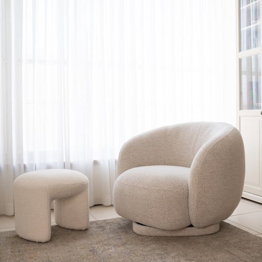 כורסה מסתובבת עם הדום מבד בוקלה בצבע בז' לסלון – פינת ישיבה Cloudy Hug