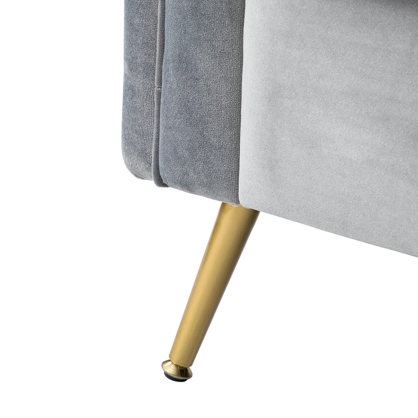 תקריב על רגל מתכת מוזהבת של ספת Evelyn המדגיש את הגימור האלגנטי והיציבות הגבוהה.