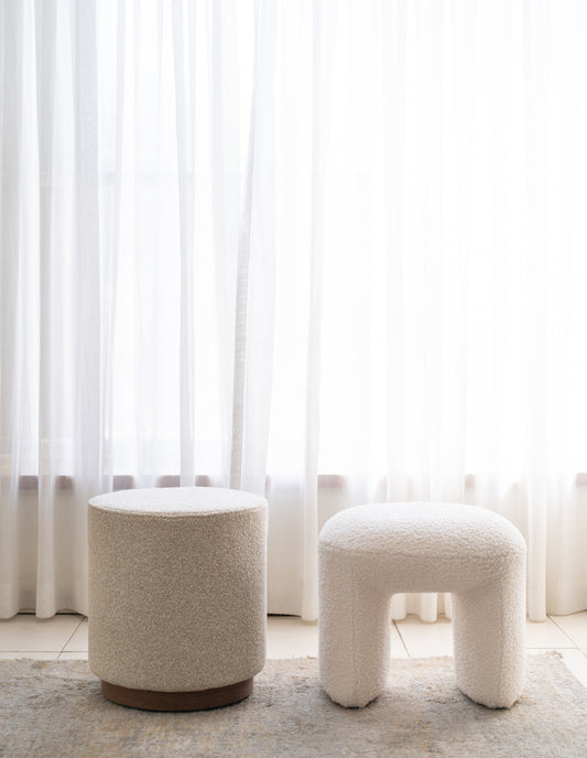 זוג הדומים מעוצבים מבד בוקלה בצבע שמנת – דגמי Cloud ו-Hug