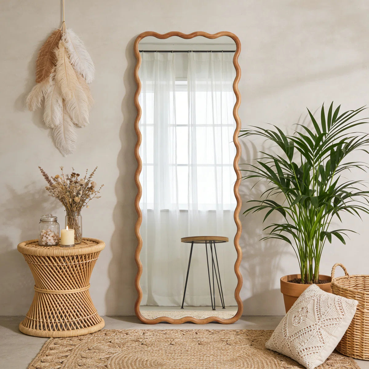 מראת גוף מעוצבת גלית עם מסגרת עץ 165×60 ס"מ – דגם Wavy