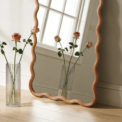 מראת גוף מעוצבת גלית עם מסגרת עץ 165×60 ס"מ – דגם Wavy
