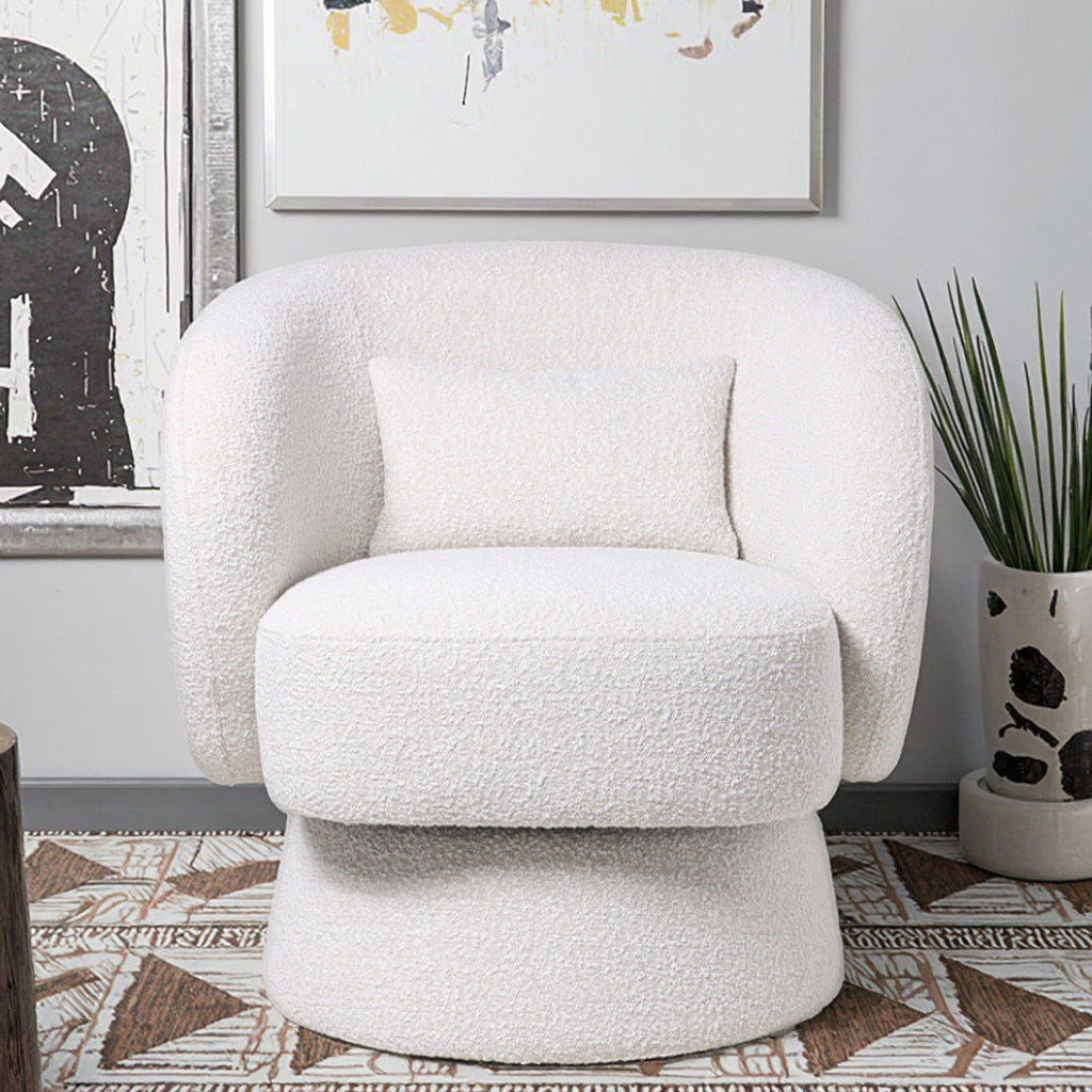 כורסה בגוון אוף-וייט עם ריפוד בוקלה רך, מושלמת לפינת קריאה או סלון בעיצוב מודרני – Breeze.