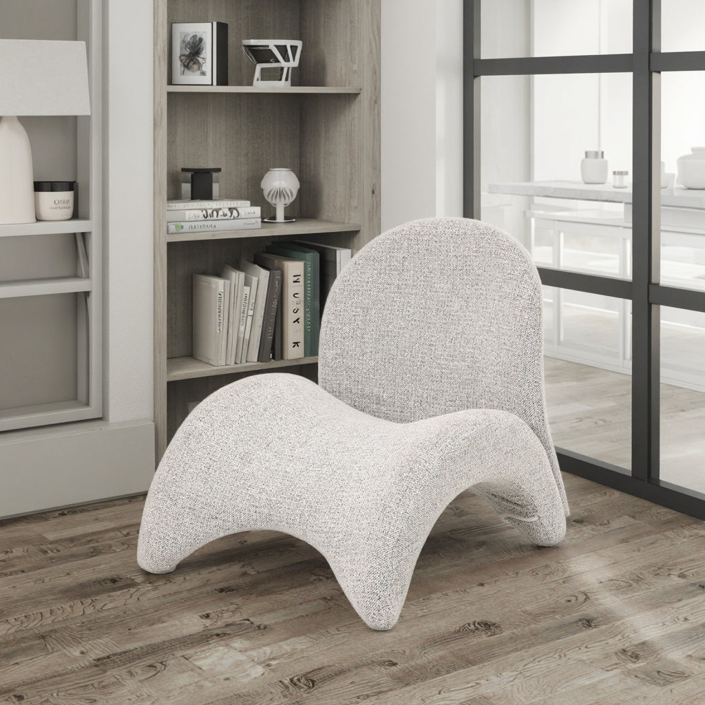 כורסה Ciel בגוון בהיר בעיצוב אורגני בחדר סלון