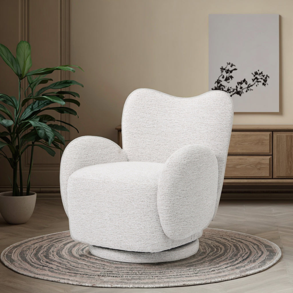 כורסה מסתובבת דגם Noelle בצבע שמנת – מבט כללי בחדר מעוצב