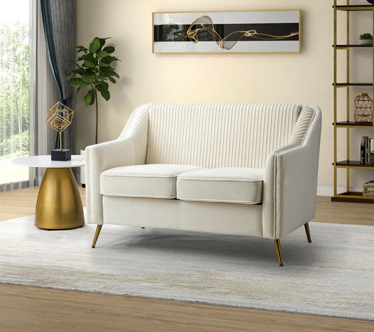 ספה דו-מושבית בגוון שמנת מדגם Evelyn בסלון יוקרתי מבית DreamIt