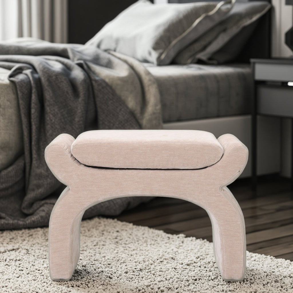 שרפרף מעוצב “Canna Mini” לצד מיטה – עיצוב נקי ורך