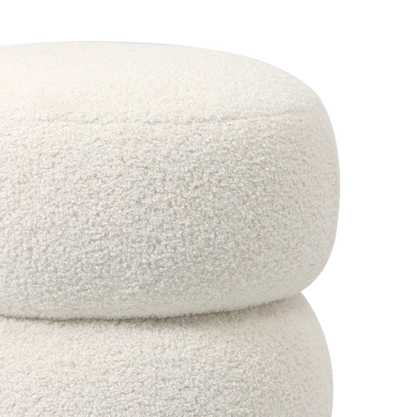 הדום Kiva – תקריב מרקם בוקלה בגוון לבן־שמנת