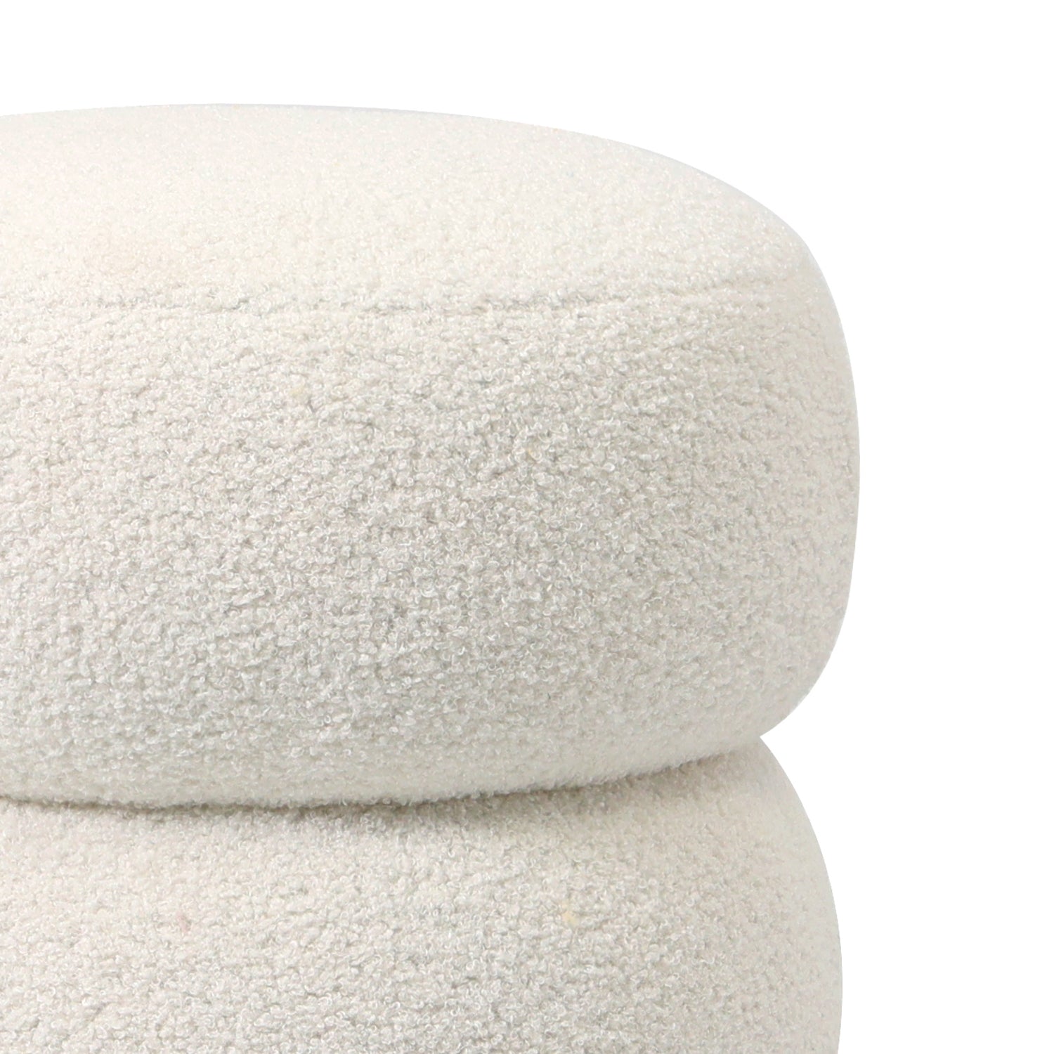 הדום Kiva – תקריב מרקם בוקלה בגוון לבן־שמנת