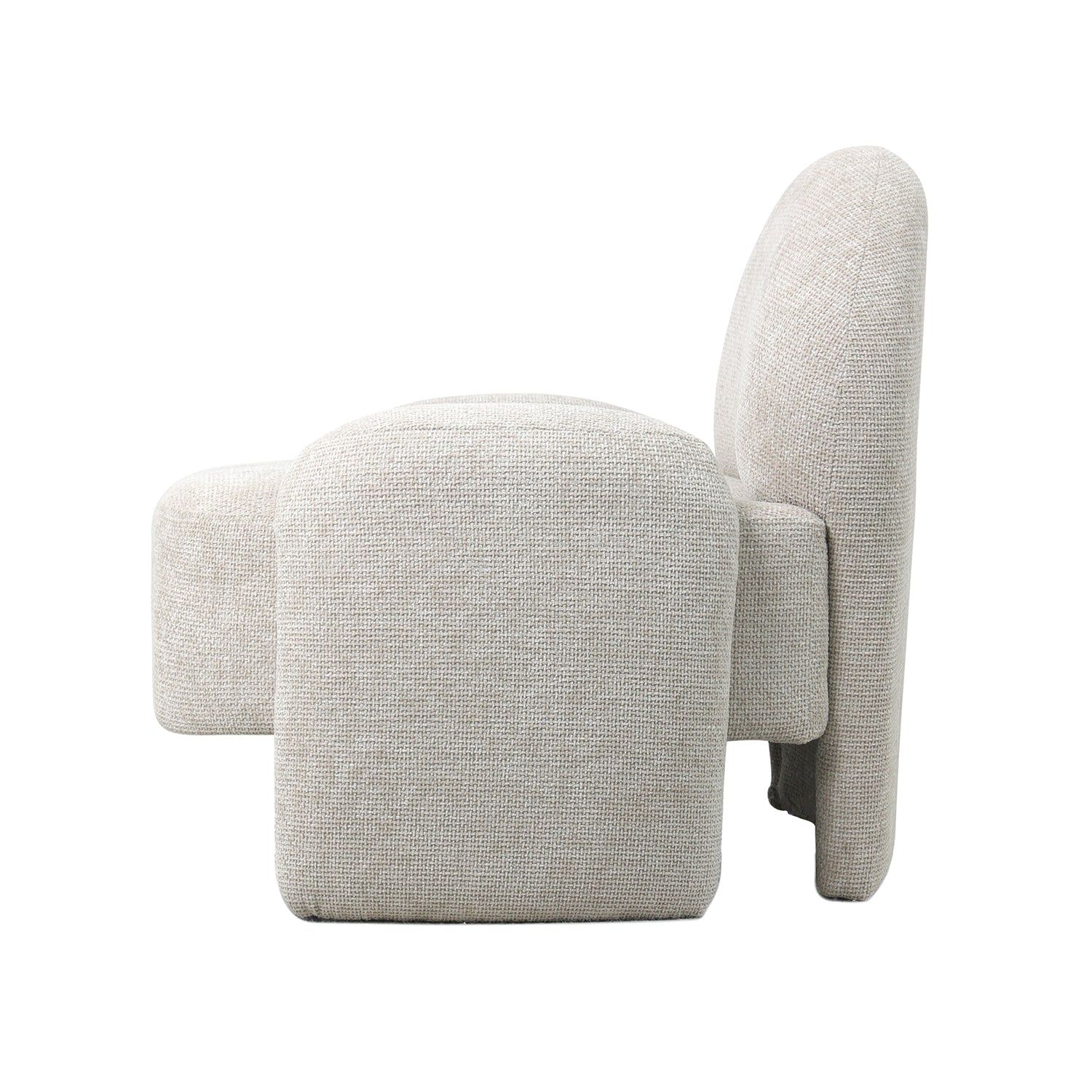 כורסת Luna – מבט צד המדגיש את התמיכה בידיות ואת המבנה המעוגל