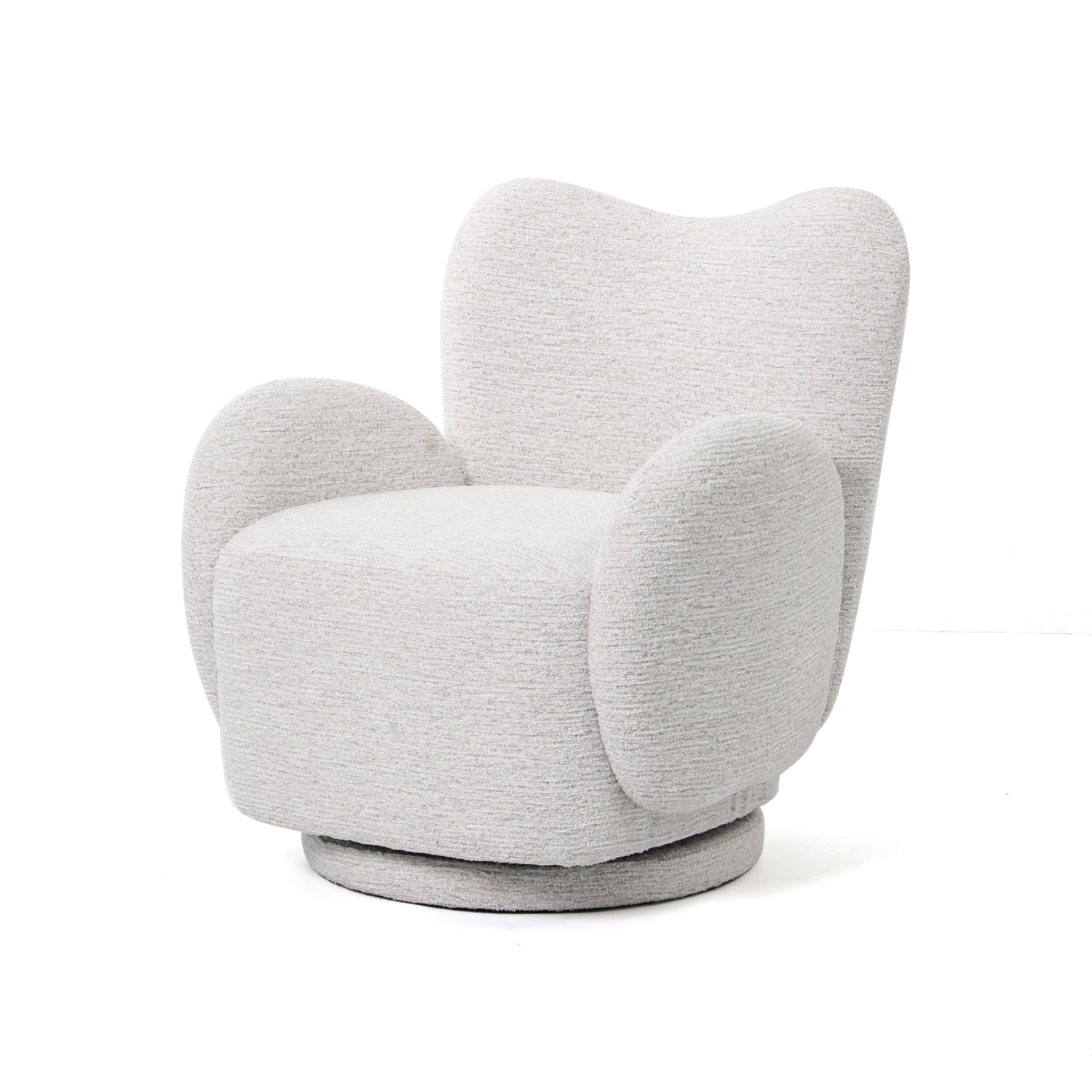 כורסה Noelle – מבט אלכסוני המדגיש את הידיות המעוגלות