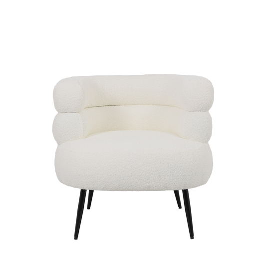 תמונה קדמית של כורסה Velia – עיצוב מודרני ורך עם רגליים שחורות ומושב עוטף ונוח