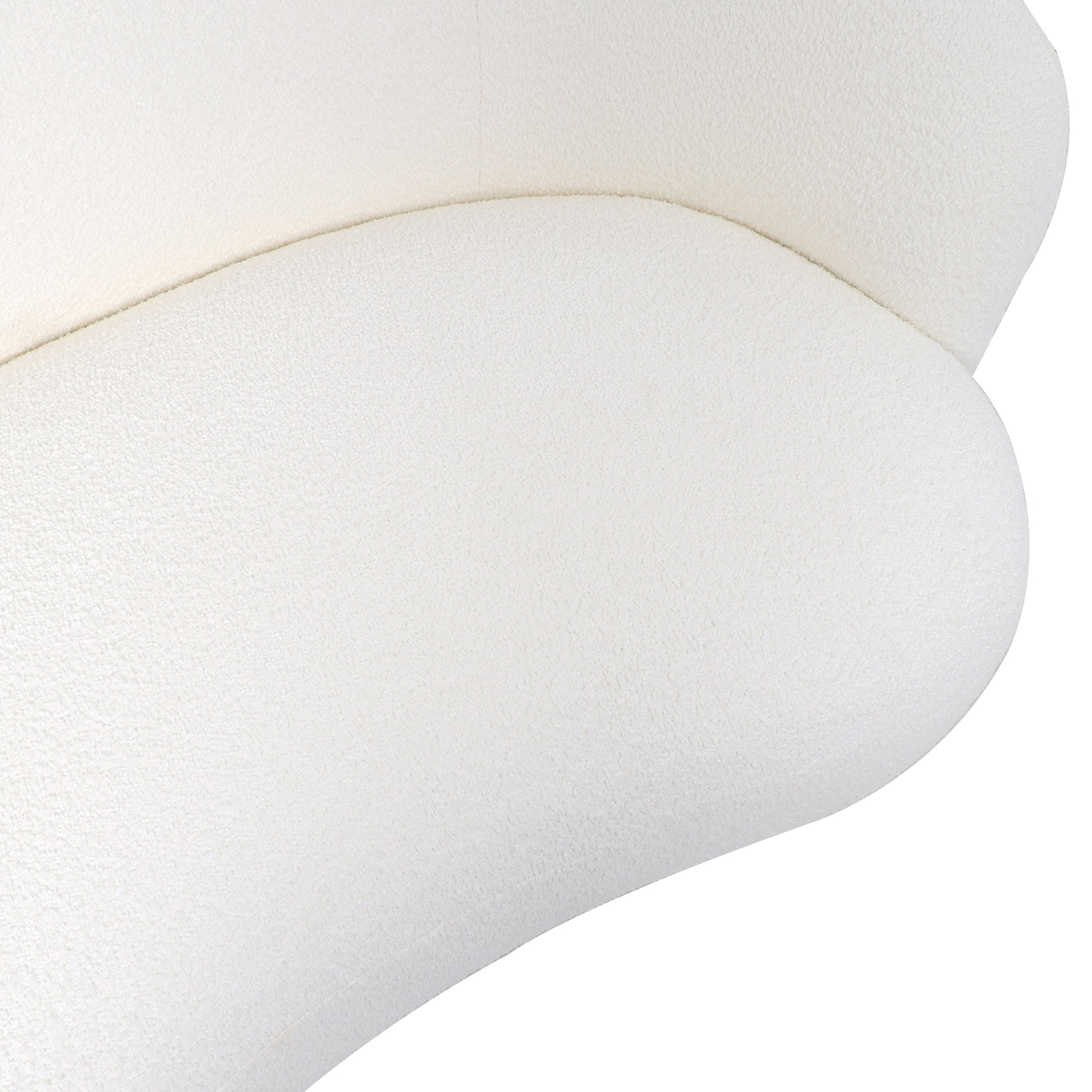 תקריב על מושב ספת Amara – בד בוקלה לבן, טקסטורה רכה ונעימה למגע