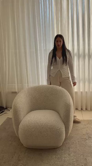 סרטון דף מוצר - כורסה מסתובבת לסלון דגם Cloudy