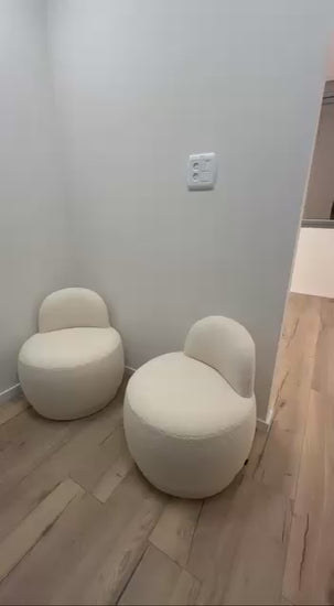 כורסאות בוקלה עגולות זוג Auri בצבע שמנת לריהוט סלון יוקרתי ונוח